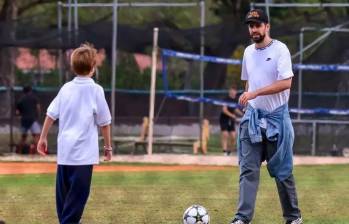 Gerard Piqué disfruta de una tarde de fútbol en Miami con sus hijos, Milan y Sasha, mientras Shakira continúa su exitosa gira por Latinoamérica. FOTO: The Grosby Group