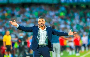 El técnico Javier Gandolfi, como cabeza de grupo, intenta levantar al equipo tras el duro golpe de la eliminación de la Copa Libertadores, para que pueda ir por los dos objetivos que restan: Copa y Liga. FOTO Camilo Suárez