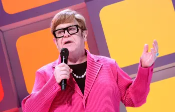 Furioso está Elton John con el gobierno británico, “es criminal y me siento traicionado”, dijo sobre la legislación de IA que cursa actualmente en dicho país. FOTO Getty