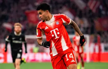Luis Díaz durante el partido con el Friburgo. FOTO @FCBayernEN
