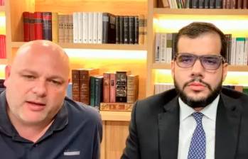 Miguel Quintero y Santiago Trespalacios, durante una audiencia celebrada de forma virtual por el caso AMVA-bomberos de Itagüí. FOTO: IMAGEN TOMADA DE AUDIENCIA