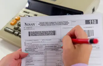 Los trabajadores pueden reducir su retención en la fuente si presentan antes del 15 de abril los certificados de deducciones como dependientes, vivienda y salud. FOTO Camilo Suárez