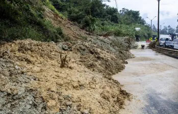 Las fallas, combinadas con el impacto de sismos y la humedad constante, han desencadenado estragos en más de 1.000 puntos críticos en las carreteras del departamento. FOTO: Julio César Herrera