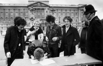 Los Sex Pistols son considerados pioneros del punk rock. En su breve trayectoria provocaron numerosos escándalos mediáticos. FOTO: EFE