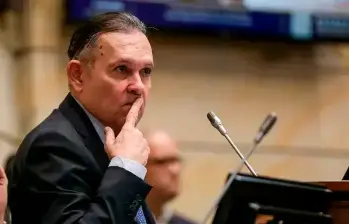 Sin hacer una mención directa, Cepeda advirtió que durante la sesión no solo obstaculizaron la labor del Secretario General, sino que intentaron “sustraer documentos oficiales”. FOTO: COLPRENSA