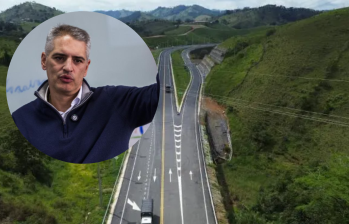 El gobernador de Antioquia, Andrés Julián Rendón al frente. Atrás la idea de la vía entre La Ceja y La Pintada. Foto: EL COLOMBIANO.