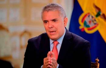 Según los firmantes, durante su mandato, el expresidente Iván Duque dio directrices “claras y explícitas” a todos los funcionarios para que actuaran en estricto cumplimiento de la Constitución y la ley. FOTO: COLPRENSA