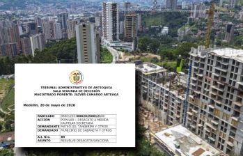 La Alcaldía de Sabaneta habría fallado en cumplir la orden de evaluar el cumplimiento de requisitos ambientales en las construcciones del Plan Parcial Caminos de la Romera. Fotos: Manuel Saldarriaga Quintero y captura del fallo sancionatorio
