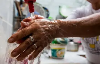 La suspensión del servicio de acueducto ocurrirá en 26 circuitos que se distribuyen en el 24% del norte de Medellín. FOTO DE REFENCIA, JULIO CÉSAR HERRERA