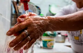 La suspensión del servicio de acueducto ocurrirá en 26 circuitos que se distribuyen en el 24% del norte de Medellín. FOTO DE REFENCIA, JULIO CÉSAR HERRERA