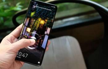 Según ESET, señales como el consumo excesivo de batería, acciones no solicitadas en el teléfono y picos inusuales de datos pueden indicar que un dispositivo móvil fue comprometido por ciberdelincuentes. FOTO Sstock