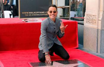 Marc Anthony está feliz con su estrella en el Paseo de la Fama de Hollywood. FOTO Getty