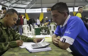 La convocatoria está dirigida a colombianos entre 18 años y un día antes de cumplir 24. FOTO: El Colombiano
