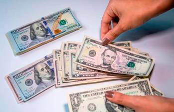 El dólar abrió el segundo día de la semana a la baja, y rompió la barrera de los $4.000, cotizándose alrededor de $3.998.