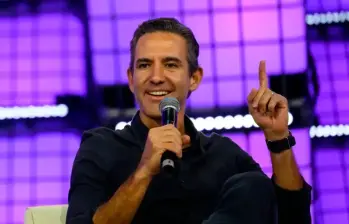 David Vélez anunció una donación de $100.000 millones para apoyar a los colombianos afectados por la emergencia, en un gesto de solidaridad con las comunidades damnificadas. FOTO AFP