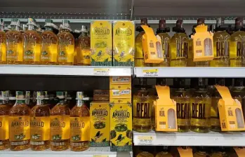 Si la reforma tributaria pasa, los licores como vino y aguardiente (excepto cerveza), cigarrillos, pasajes en flota y en bus, tiquetes de avión y también facturas del gas los que más se encarecerían. FOTO: El Colombiano.