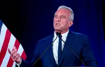 Según el secretario Robert F. Kennedy Jr., varios integrantes del panel tenían conflictos de intereses. FOTO AFP