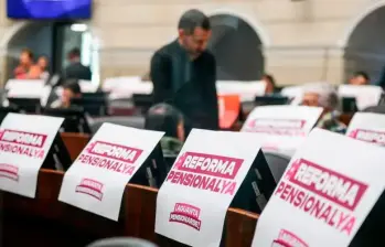 La reforma pensional no podrá entrar en vigencia el 1 de julio porque aún falta el pronunciamiento definitivo de la Corte Constitucional sobre la eventual subsanación de los vicios en su trámite legislativo. Foto: Colprensa