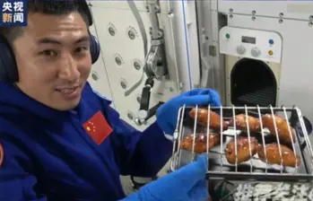 Las tripulaciones de las naves espaciales Shenzhou-20 y Shenzhou-21 lograron cocinar carne en el espacio. FOTO: Xinhua