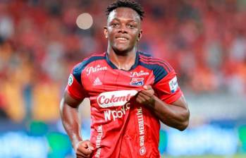El extremo vallecaucano Edwuin Cetré, que fue el goleador del Medellín en el segundo semestre de 2023, es el gran referente en la zona ofensiva del cuadro rojo para la presente temporada . FOTO manuel saldarriaga