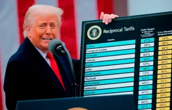 Donald Trump anunció su primer acuerdo integral con un país para librarlo de aranceles. FOTO GETTY. 