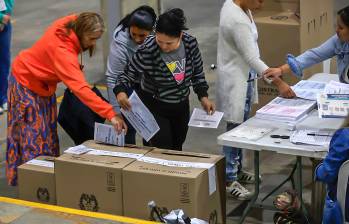Los colombianos se acercan a las urnas en una jornada que durará de 8 am a 4 pm. Foto: Camilo Suárez