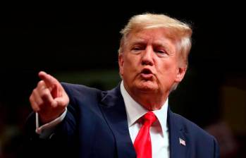 El presidente hizo el anuncio luego de que este 17 de julio el diario Wall Street Journal publicara un artículo que atribuye a Trump una carta supuestamente enviada a Epstein por su 50 cumpleaños. FOTO: Getty