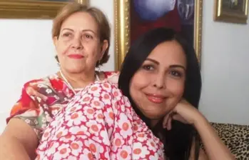 En la imagen Bertha Mejía y su hija con Diomedes, Rosa Elvira Díaz. FOTO @rosaelviradiaz1157