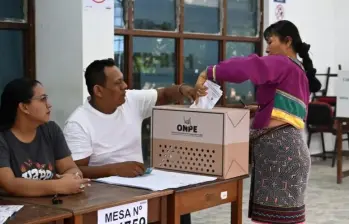 Siguen con normalidad las elecciones presidenciales en Perú tras una serie de incidentes logísticos. FOTO: AFP