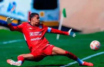 El futbolista colombiano Kevin Mier ataja desde enero del 2024, cuando fue confirmado como refuerzo de ese club . Foto: tomada del x de @CruzAzul