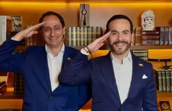 El candidato presidencial ha hecho de la expresión “firmes por la Patria” un símbolo de su campaña. FOTO CORTESÍA