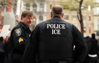 Una familia en Chicago acusó al Servicio de Inmigración y Control de Aduanas (ICE) de Estados Unidos, la agencia federal a cargo de agresivas redadas contra latinos, sobre rociar gas pimienta a su hija de 1 año. FOTO: GETTY
