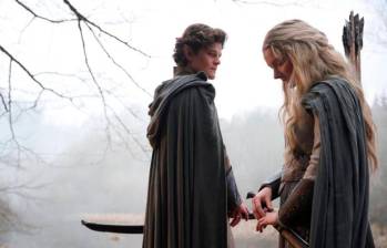 Robert Aramayo y Morfydd Clark interpretan a Elrond y Galadriel en la serie. FOTO Cortesía Prime Video