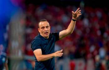 El entrenador Alejandro Restrepo se mantuvo fiel a su idea de juego, a pesar del mal estado de la gramilla del estadio de Valledupar. FOTO: JUAN ANTONIO SÁNCHEZ