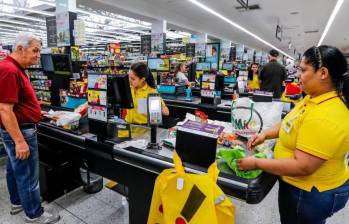 La confianza de los consumidores colombianos mostró una mejora en julio de 2024, aunque sigue en terreno negativo, alcanzando un balance de -9 %. FOTO: Jaime Pérez