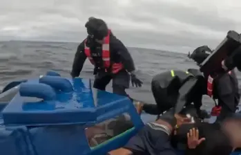 Persecución de la Guardia Costera de EE. UU. a lancha con cocaína en el Pacífico: los obligaron a rendirse. Foto: captura de video