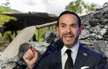 El Gobierno argumentó que las circunstancias internacionales que motivaron la restricción han cambiado y que es necesario revisar su proporcionalidad y proteger la actividad exportadora colombiana. Foto: Camilo Suárez y Colprensa, montaje IA