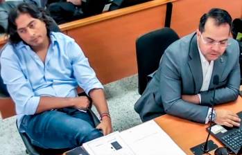 Documentos, celulares, computadores, extractos y testimonios hacen parte del material que podría comprometer a Petro Burgos. Alejandro Carranza (derecha) asumió oficialmente la defensa de Nicolás Petro Burgos el pasado 2 de diciembre. FOTO: CAPTURA DE PANTALLA