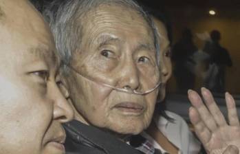 El expresidente de Perú, Alberto Fujimori, fue condenado a 25 años de prisión por su responsabilidad en graves violaciones a los derechos humanos, ocurridas durante su mandato. FOTO: AFP