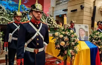 El precandidato presidencial Miguel Uribe Turbay murió el 11 de agosto de 2025 a la 1:56 a.m. en la Fundación Santa Fe de Bogotá, tras no superar las heridas de un atentado con arma de fuego ocurrido el 7 de junio de 2025 durante un mitin político en Bogotá. FOTO cOLPRENSA