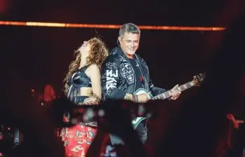 Alejandro Sanz acompañó a Shakira en el primer concierto de su gira en EE. UU. y le dedicó un mensaje que conmovió a sus seguidores. FOTO: Twitter Alejandro Sanz