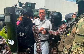 Glas fue capturado el viernes 5 de abril durante un asalto policial a la embajada mexicana en Quito, lo que desencadenó una crisis diplomática entre México y Ecuador. FOTO: AFP