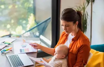 Empresas deberán garantizar el día de la familia antes de la entrada en vigencia total de la jornada laboral de 42 horas en julio de 2026. FOTO DEPOSITPHOTOS