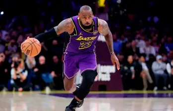 LeBron James, con 40 años, es la mayor figura de la actual plantilla de los Lakers. FOTO: GETTY