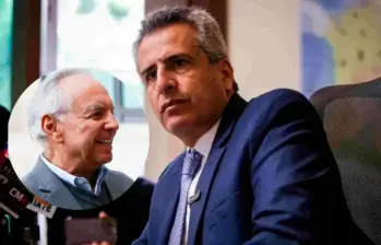 El exministro de Hacienda, Ricardo Bonilla, y el exministro del Interior, Luis Fernando Velasco. FOTO: Colprensa