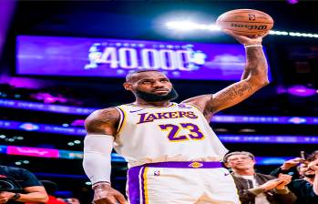 LeBron James tiene 39 años. Es uno de los jugadores de baloncesto más importantes de los últimos años. Ha sido elegido 4 veces mejor jugador de la NBA. FOTO: AFP