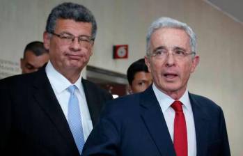 El abogado Jaime Granados junto al expresidente Álvaro Uribe. FOTO COLPRENSA