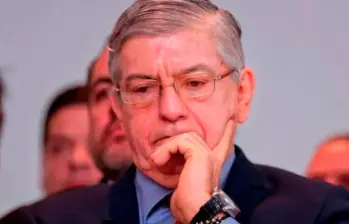 Gaviria llamó a rodear y apoyar al registrador nacional, además de invitar a la comunidad internacional a rechazar “el camino autoritario de Petro”. FOTO: Colprensa