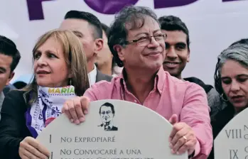 Las promesas en mármol las aceptó en un evento político en 2018. FOTO: COLPRENSA.