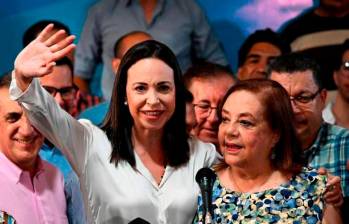 María Corina Machado es una de las líderes más fuertes de la oposición venezolana. En la foto está junto a Corina Yoris, quien era su sustituta, pero no se pudo formalizar su candidatura el fin de semana pasado. FOTO: TOMADA DEL X DE @VenteVenezuela